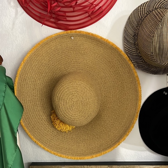 NINE WEST Braided Large Wide Brim Hat with Paper yellow Flower ๐ผ & yellow trim - Picture 12 of 12